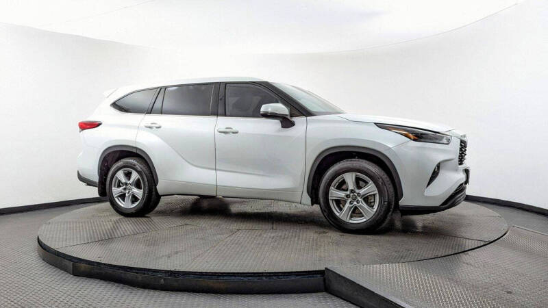 2022 Toyota Highlander LE