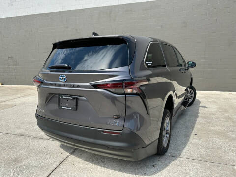 2023 Toyota Sienna LE 8-Passenger