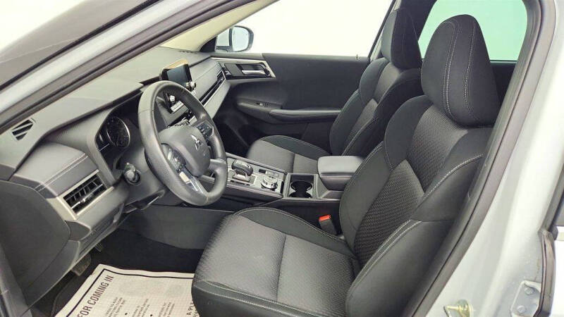 2023 Mitsubishi Outlander ES