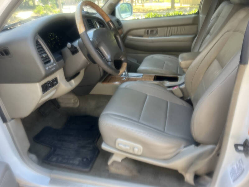 2001 Infiniti QX4