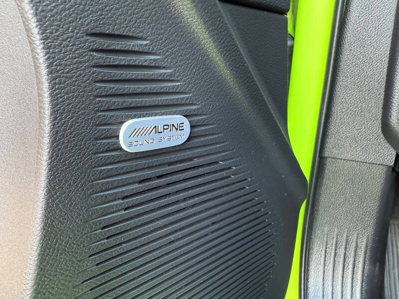 2015 Dodge Challenger R/T Shaker