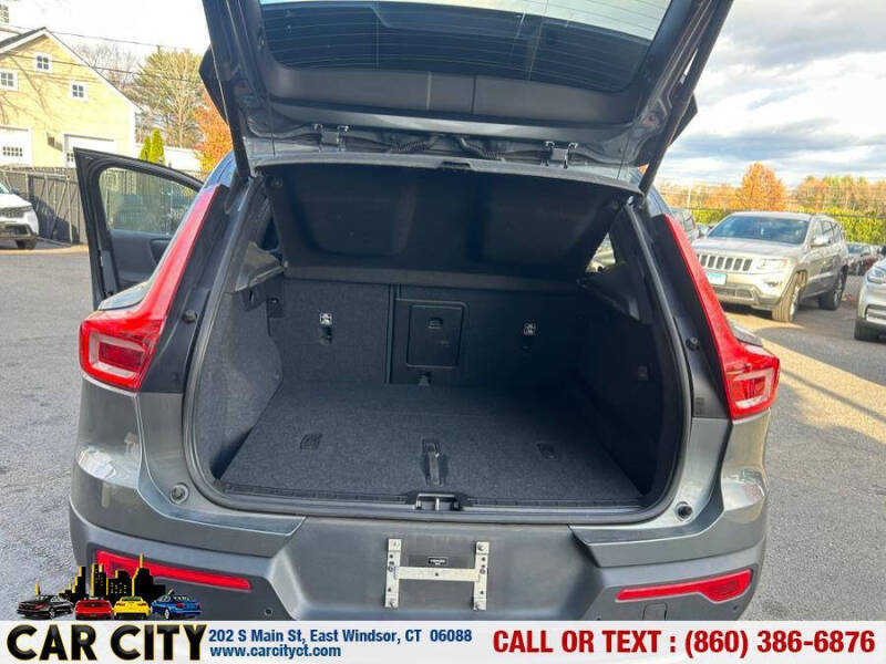 2019 Volvo XC40 T5 Momentum