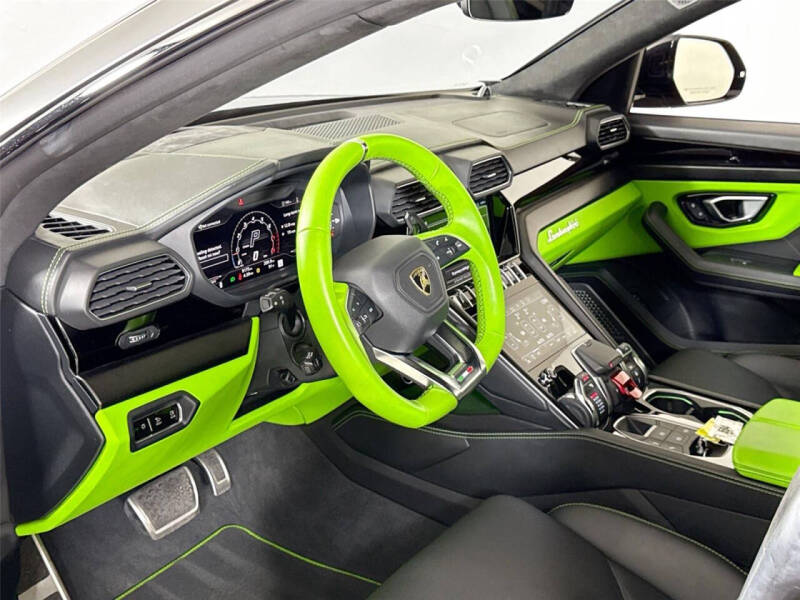 2022 Lamborghini Urus