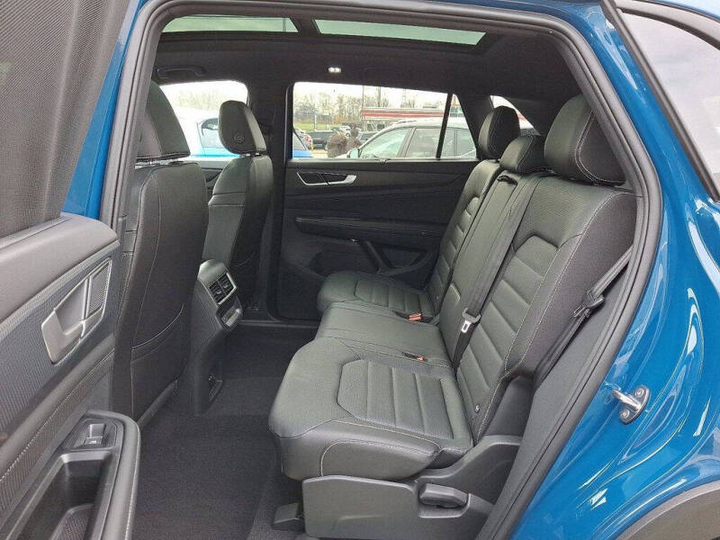 2026 Volkswagen Atlas Cross Sport SEL R-Line Black 4Motion