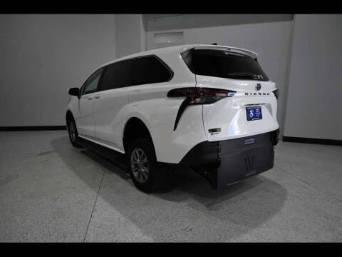 2026 Toyota Sienna LE 8-Passenger