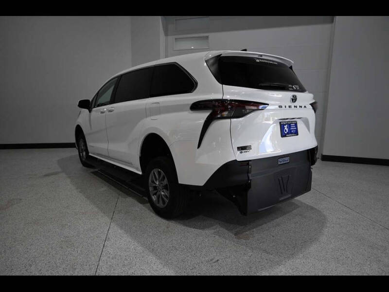2026 Toyota Sienna LE 8-Passenger