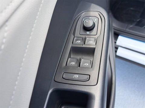 2025 Volkswagen Taos SEL 4Motion