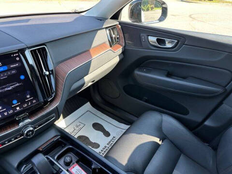 2023 Volvo XC60 B5 Plus Dark Theme