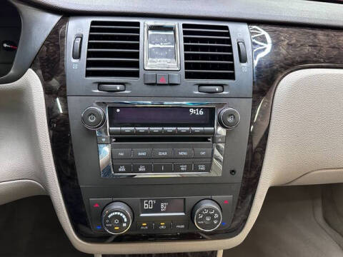 2011 Cadillac DTS Luxury Collection