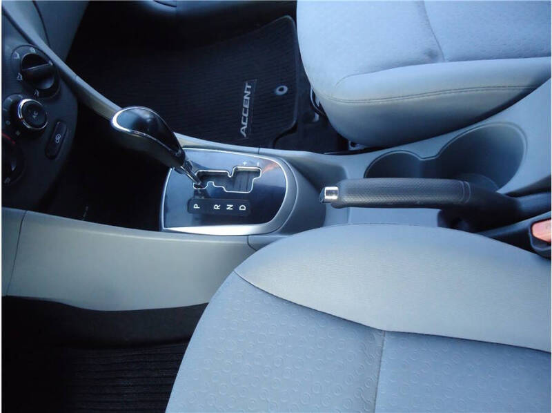 2013 Hyundai Accent SE
