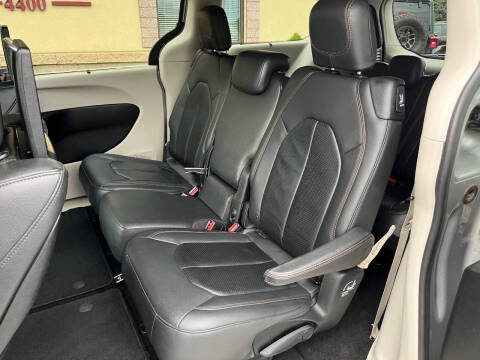 2017 Chrysler Pacifica Touring-L Plus