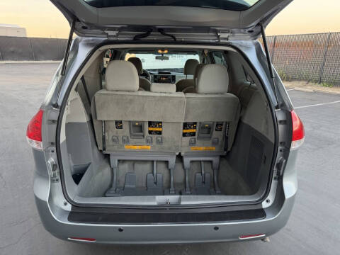 2012 Toyota Sienna Base 7-Passenger