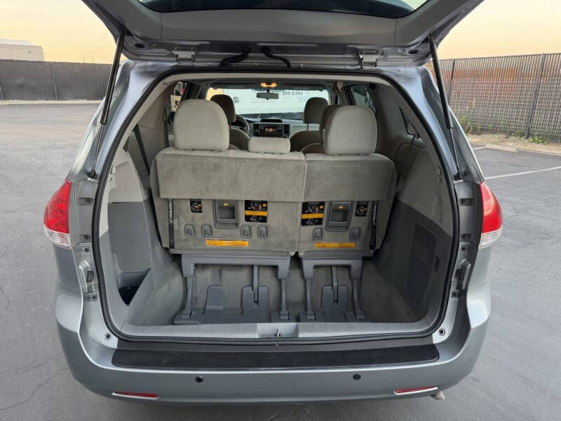 2012 Toyota Sienna Base 7-Passenger