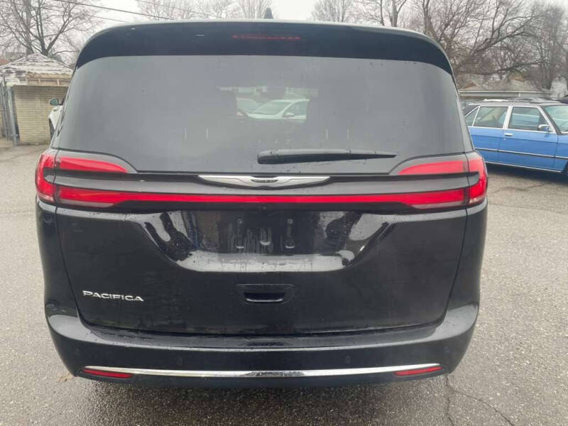 2025 Chrysler Pacifica Select