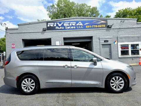 2017 Chrysler Pacifica Touring-L