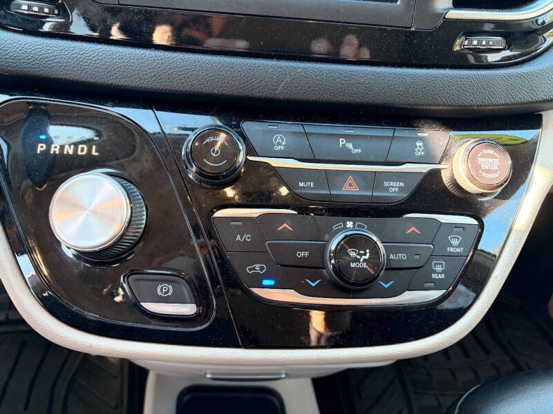 2020 Chrysler Pacifica Touring L