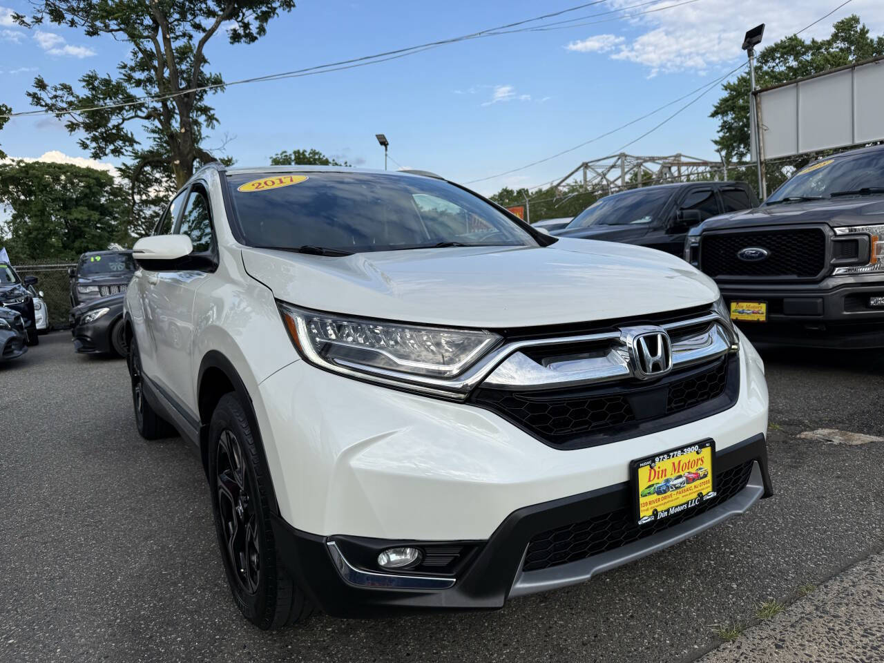 Off White 2017 Honda CR-V Touring AWD Touring 4dr SUV 2