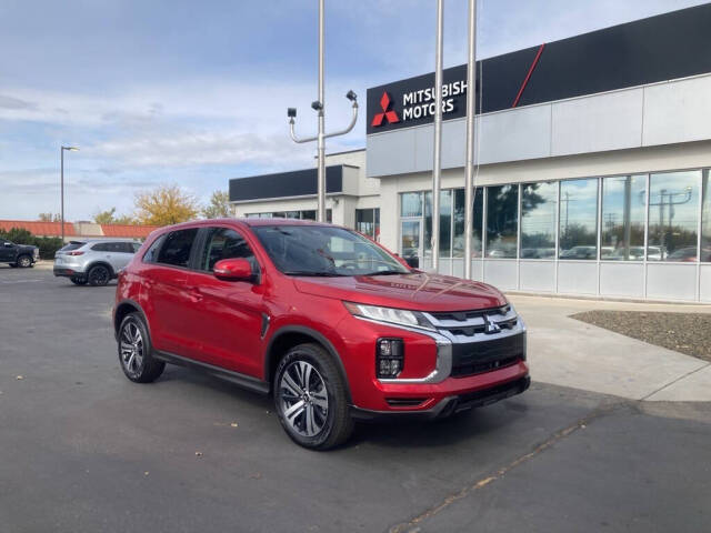 2025 Mitsubishi Outlander Sport SE's photo