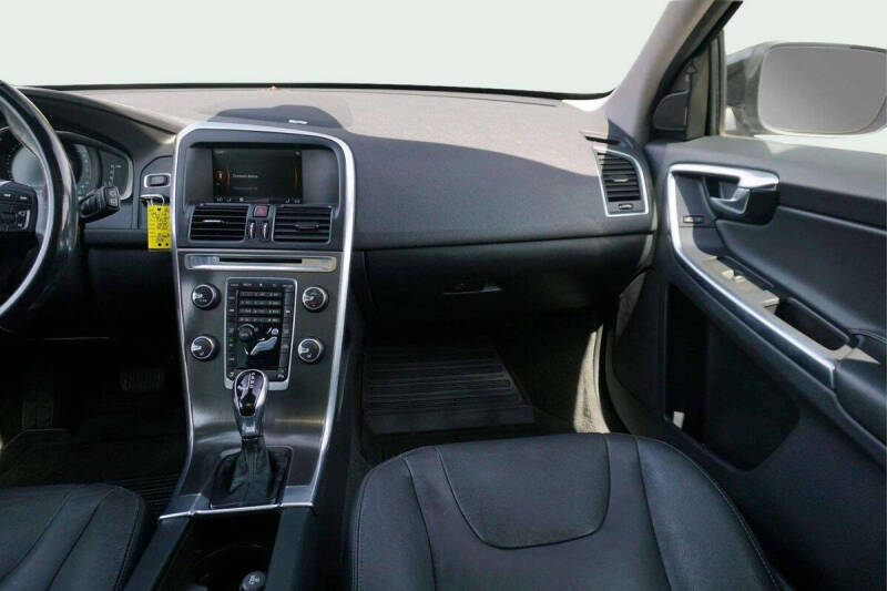 2015 Volvo XC60 T6 Platinum