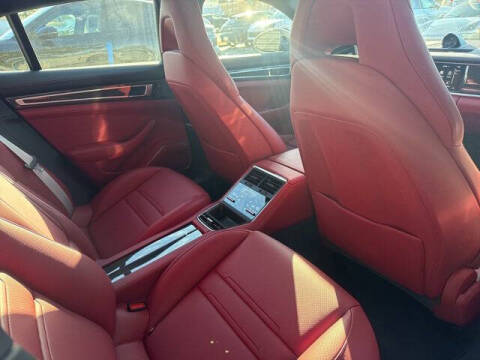 2023 Porsche Panamera 4