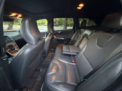 2016 Volvo XC60 T6 Drive-E Platinum