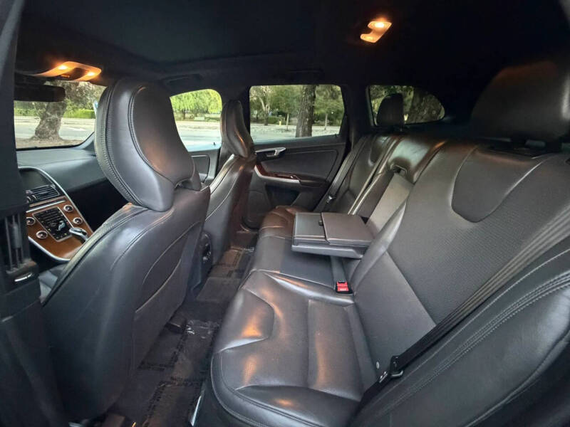 2016 Volvo XC60 T6 Drive-E Platinum