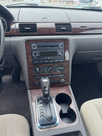 2009 Ford Taurus SE