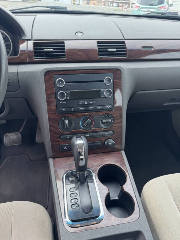 2009 Ford Taurus SE