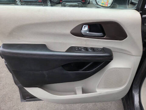 2017 Chrysler Pacifica Touring-L