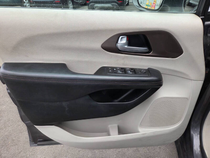 2017 Chrysler Pacifica Touring-L