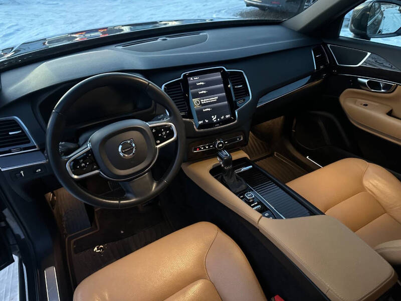 2017 Volvo XC90 T6 Momentum