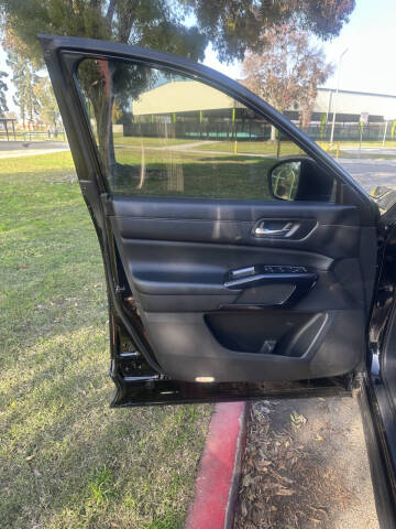 2022 Nissan Pathfinder S