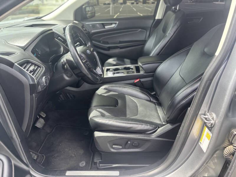 2022 Ford Edge Titanium