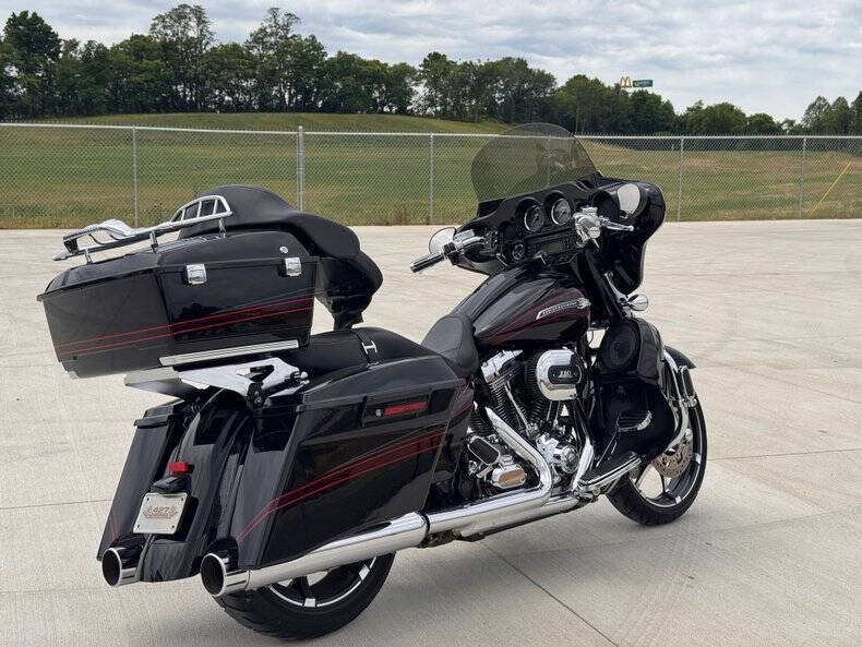 2011 Harley-Davidson Street Glide CVO