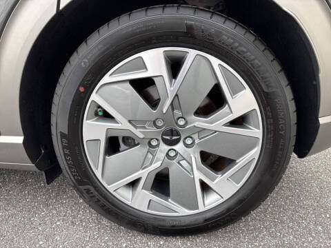 2024 Genesis GV60 Standard