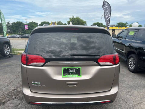 2017 Chrysler Pacifica Touring-L Plus