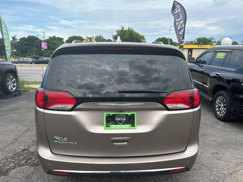 2017 Chrysler Pacifica Touring-L Plus