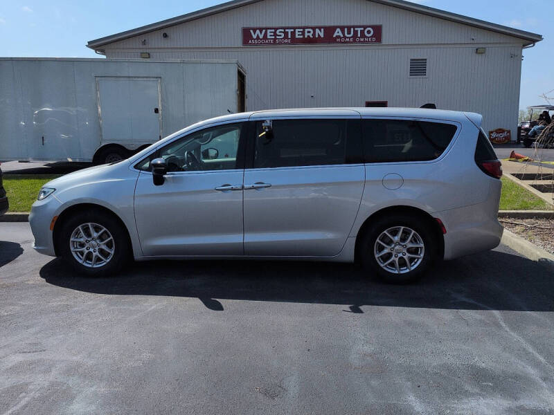 2024 Chrysler Pacifica Touring L