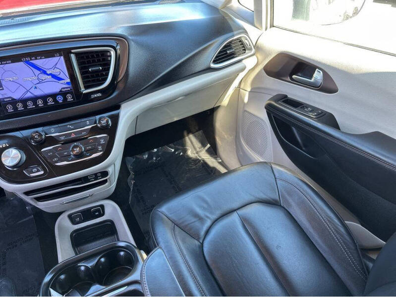 2017 Chrysler Pacifica Touring-L