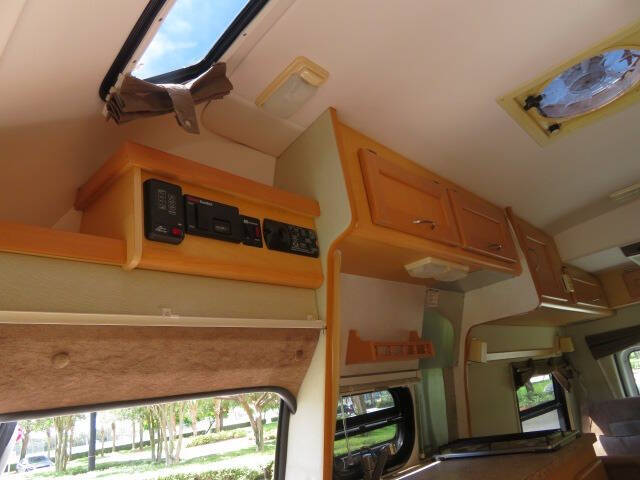 2006 Ford E-Series E-350 SD