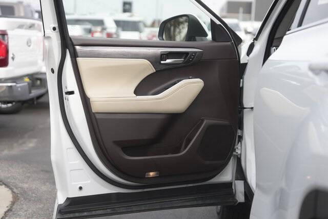 2022 Toyota Highlander Platinum