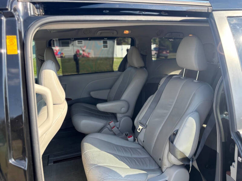 2014 Toyota Sienna XLE 8-Passenger