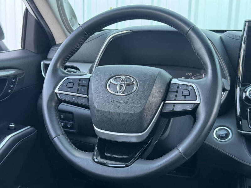 2022 Toyota Highlander Platinum