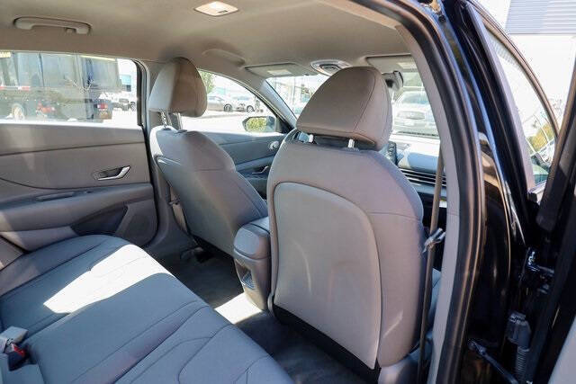 2024 Hyundai Elantra SE