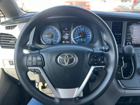 2018 Toyota Sienna LE 8-Passenger