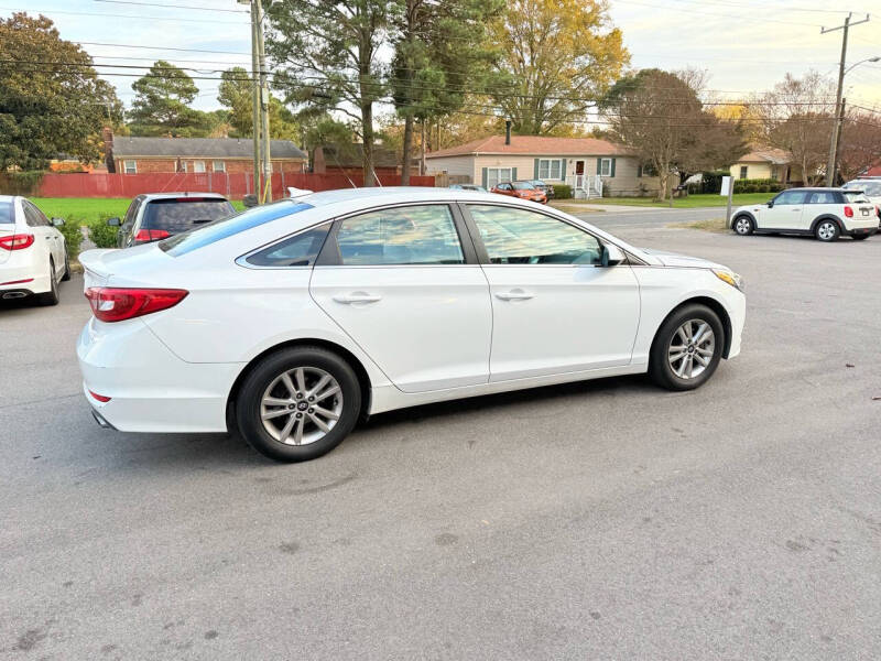 2017 Hyundai Sonata Base photo 7