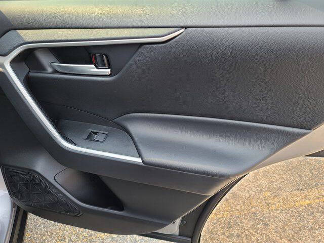 2023 Toyota RAV4 Hybrid SE