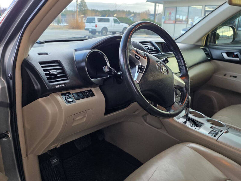 2011 Toyota Highlander SE