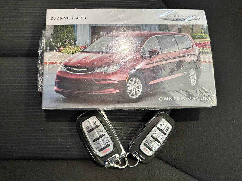 2023 Chrysler Voyager LX