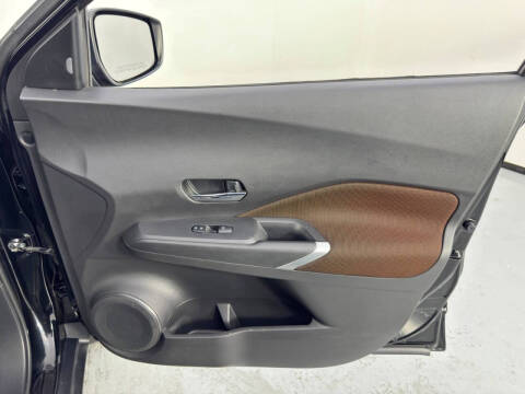 2022 Nissan Kicks SR